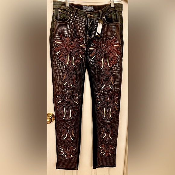 Kippys Denim - Kippy’s: hand-beaded, one-of-a-kind, authentic jeans w/Swarovski crystals.